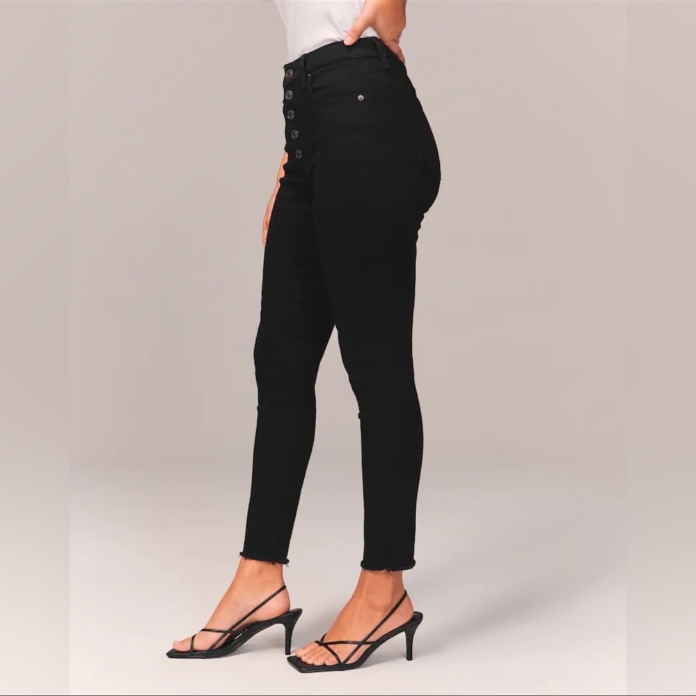 NWT Abercrombie and Fitch Curve Love The Skinny High Rise Jean Black